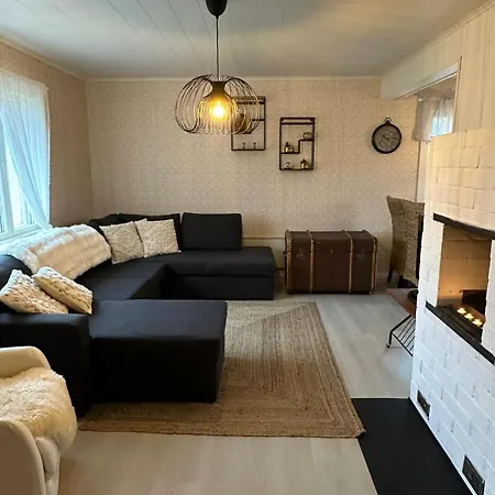 Yksityinen Omakotitalo Saunalla Maaseudunrauhassa * ヴァルカウス