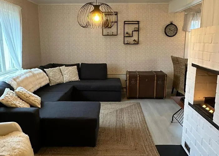 Yksityinen Omakotitalo Saunalla Maaseudunrauhassa * ヴァルカウス